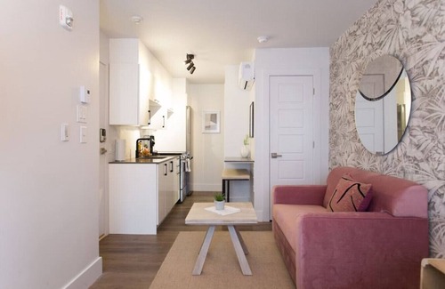 Little Italy Apartment | 6768 - 302 · Perfect Business Trip Studio with Full Amenities by Denstays