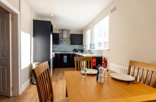 Little Sutton House | 68 Glenwood Road