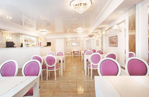 Mineralnye Vody Hotel | 68 m² Hotel ∙ 4 guests