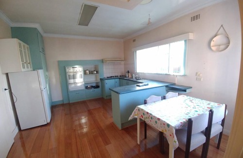 Dandenong House | 680 m² House ∙ 3 bedrooms ∙ 6 guests
