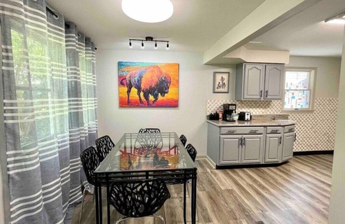 Eggertsville House | 69 Springville Ave · Spacious home near Niagara Falls, Buffalo and UB