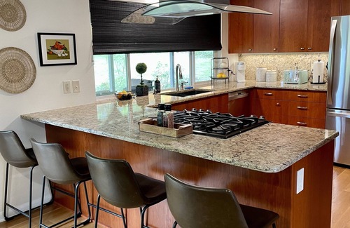 Friendly House | 6BR-Spacious-Bright-Modern