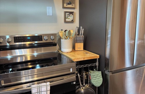 Elk River House | 6th Street Retreat- Fenced 4BR/1BA MidTerm stay ok