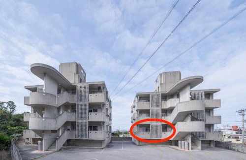 Nakama Apartment | 7月リフォームオープン!ナカマコンド恩納小学生まで添い寝無料