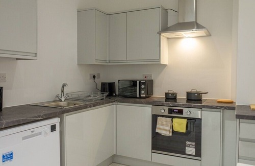 Harrow House | 7 Bedroom 6.5 Bathroom House 2 Parking Quick tube to Central London