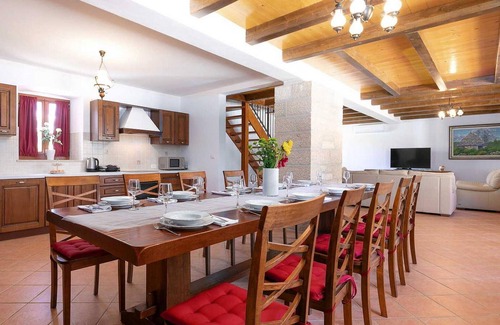 Krculi House | 7 bedroom accommodation in Zminj