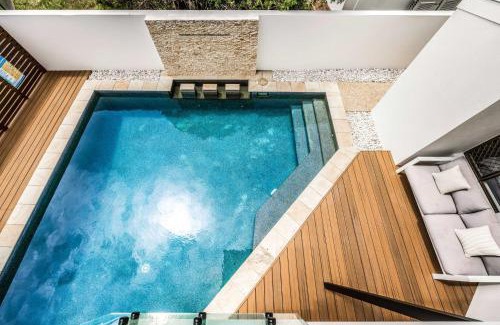 Mooloolaba House | 7 bedroom home on Mooloolaba canal