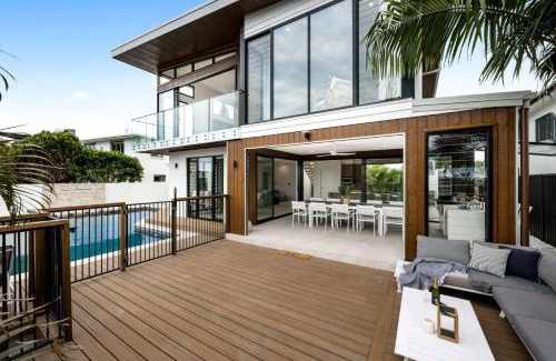 Mooloolaba House | 7 bedroom home on Mooloolaba canal
