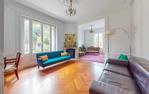Chabris House | 7 Bedroom Lovely Home In Chabris