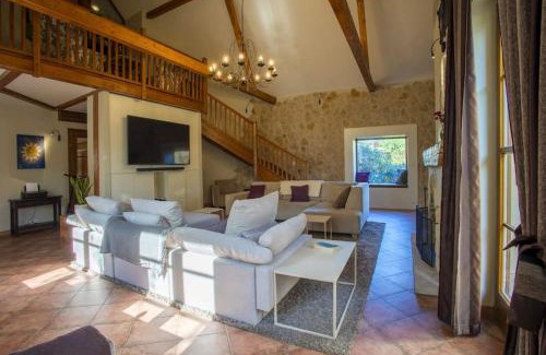 Ricany Villa | 7 Bedroom Secluded Villa close to Prague