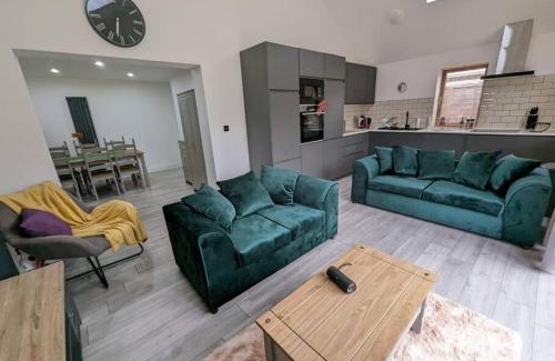 Kettering House | 7 Guests - 4 Bedroom - Free Wi-Fi - Kettering