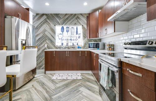 East Los Angeles Apartment | 7 Mi to Downtown East Los Angeles Apartment