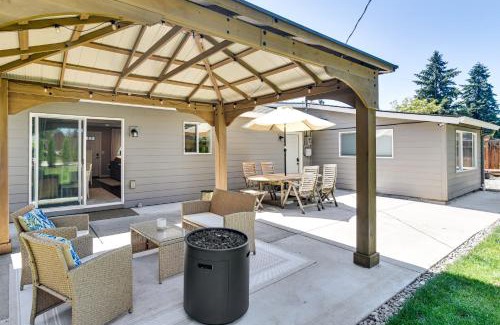 Ellsworth House | 7 Mi to Vancouver Waterfront Sleek Home with Yard!