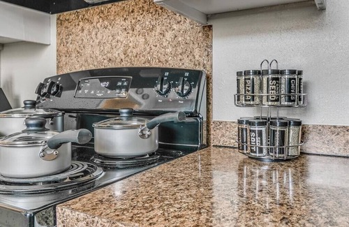 Midwest City House | 7 mil->Softball HOF-Near Tinker AFB- Full Kitchen-Fenced Bkyd-Garage-W/D-Dogs