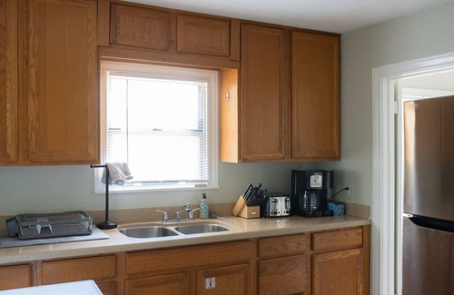 College Park House | 7 Minute Walk to Kyle Field - Charming Cottage