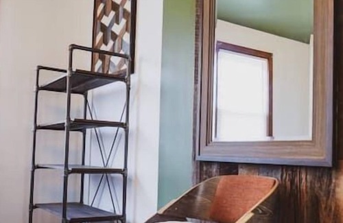 Plantsville House | #7 *Sleeps up to 15 * 2 Kitchens* 8 Beds*