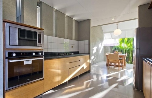 Petitenget Villa | 7' walk to beach/shops, spacious & quiet