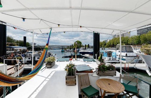 Asnieres-sur-Seine Boat Rental | 70 m² Houseboat ∙ 1 bedroom ∙ 2 guests