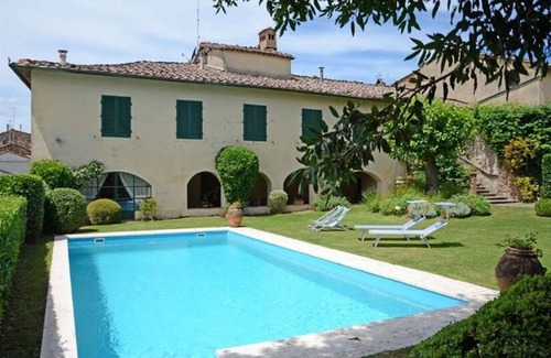 Montalcinello Villa | 700 m² Villa ∙ 8 bedrooms ∙ 13 guests