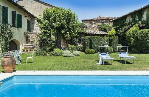 Montalcinello Villa | 700 m² Villa ∙ 8 bedrooms ∙ 13 guests