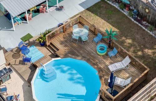 Holiday Beach House | 7131 Sunset Ave - Cottage by The Sea with pool