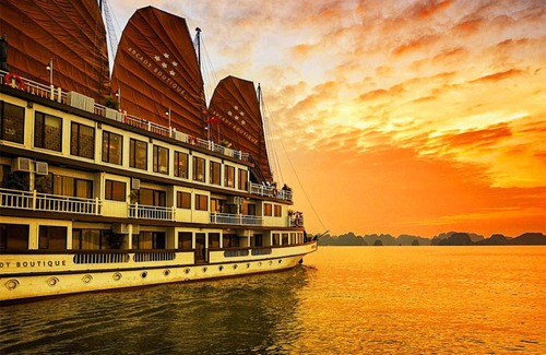 Bai Chay Boat Rental | 72 m² Houseboat ∙ 2 bedrooms ∙ 7 guests
