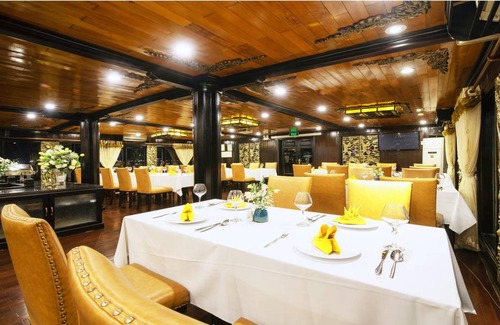 Bai Chay Boat Rental | 72 m² Houseboat ∙ 2 bedrooms ∙ 7 guests