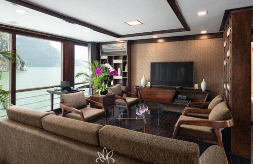 Ha Long Boat Rental | 72 m² Houseboat ∙ 2 bedrooms ∙ 4 guests