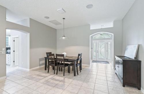 Chatham House | 7294 Z2A VILLAGE OF CHATHAM by REMAX Premier