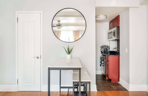 Lincoln Square Apartment | 73-1120 XL New Studio UWS Doorman Gym