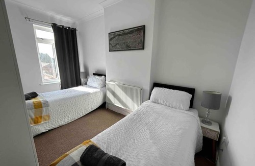 Scunthorpe House | 74 Ashby House 3 bed townhouse