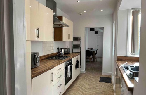 Scunthorpe House | 74 Ashby House 3 bed townhouse