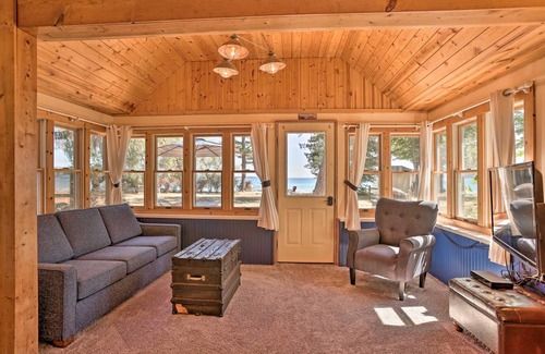 Suttons Bay Cottage | 74 m² Cabin ∙ 2 bedrooms ∙ 2 guests
