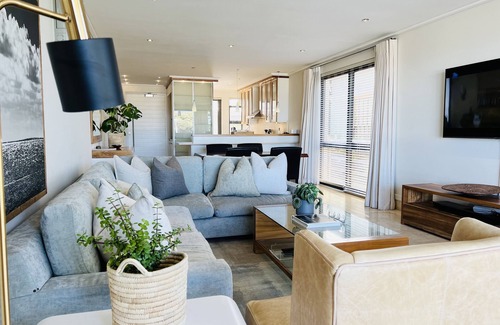 Hermanus City-Centre Apartment | 74 on Marine