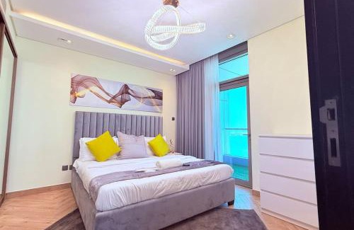 Al Hoora Apartment | 75 inch TV Sea View Ps5 Game