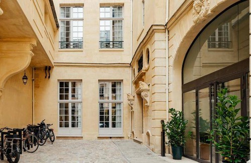 Les Halles Apartment | 75 m² Serviced apartment ∙ 3 bedrooms ∙ 8 guests