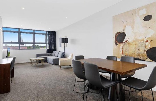 Chatswood CBD Apartment | 75 m² Serviced apartment ∙ 2 bedrooms ∙ 6 guests