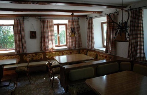 Forchach House | 750 m² House ∙ 16 bedrooms ∙ 40 guests