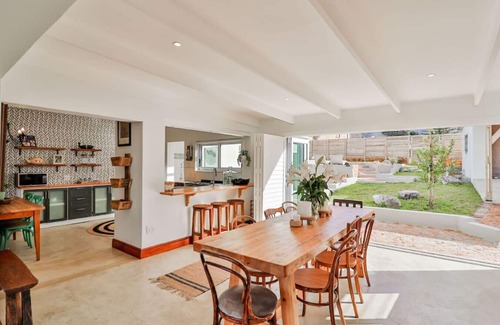 Kleinmond Cottage | 78 Beach Road - Seafront luxury bliss