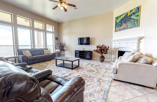 Lake Houston House | 782 m² House ∙ 6 bedrooms ∙ 14 guests