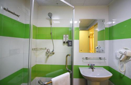 Doumen Hotel | 7Days Inn Zhuhai Doumen district government pedestrian street