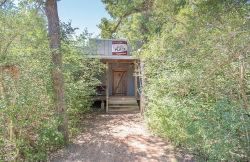 Wellborn Cabin | 7F Lodge - Sully's Place An Aggie Tradition with Aggie Style w/outdoor Jacuzzi and Breakfast