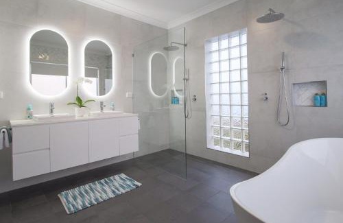 Vincentia House | 7Palms Retreat at Jervis Bay
