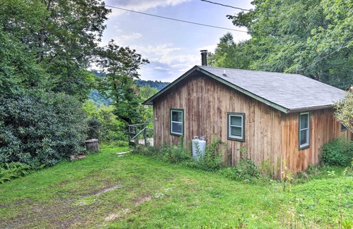 Spruce Pine Cottage | 8 Acres + Hiking Trails: Little Switzerland Escape