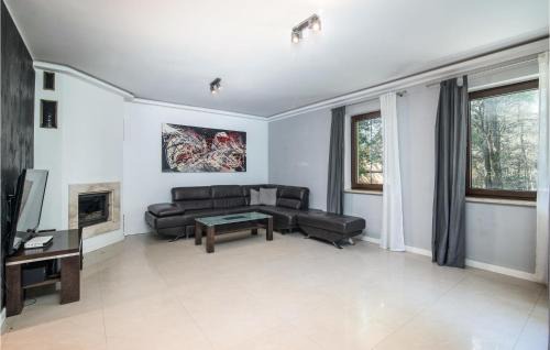Szemud House | 8 Bedroom Awesome Home In Kamien