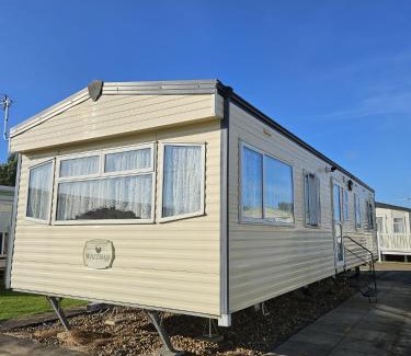 Skegness Resort | 8 Berth Caravan - North Shore Holiday Park Skegness 3 Bedrooms