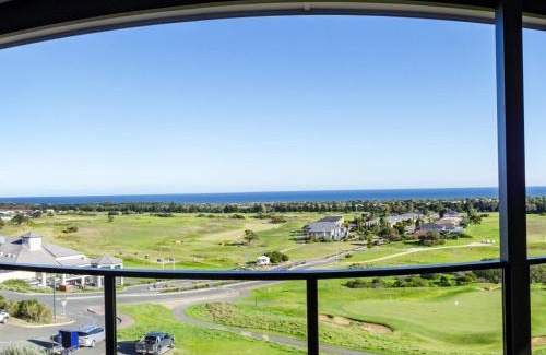 Normanville House | 8 Huntingdale Drive