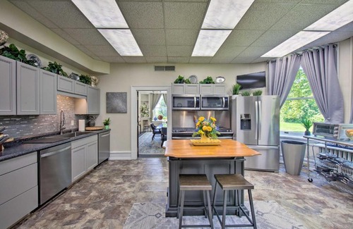 Annville House | 8 Mi to Hersheypark Luxe Manor in Annville