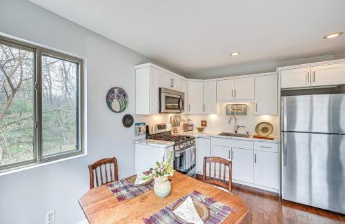 La Porte Apartment | 8 Mi to Lake Michigan Creative Retreat with Deck!