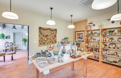 La Porte Apartment | 8 Mi to Lake Michigan Creative Retreat with Deck!